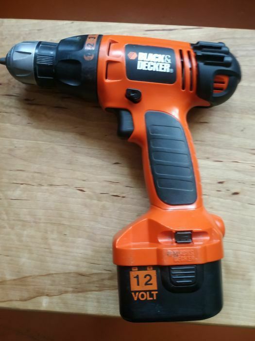 Шуруповерт Black & Decker 12V