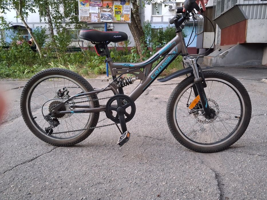 Продам велосипед.Колёса размер 20.