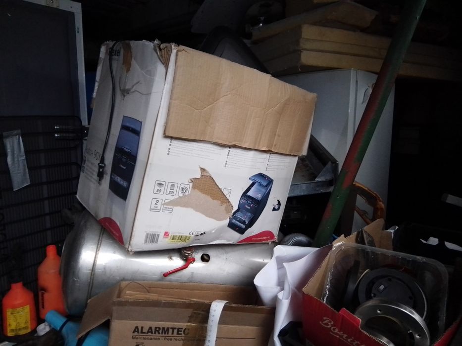 Rodzinna wyprzedaż garażowa 1001 drobiazgów okazja