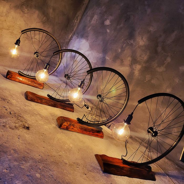 Lampa loftowa stojaca