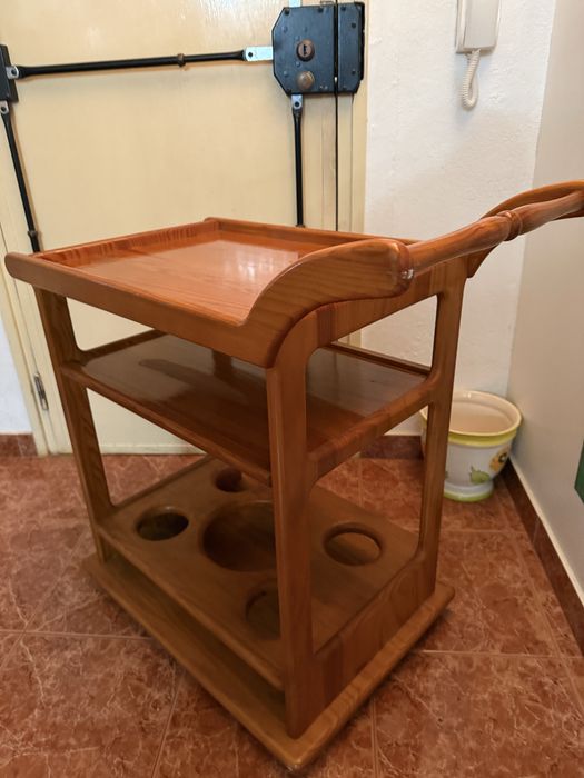 Mini Bar em Pinho Mel