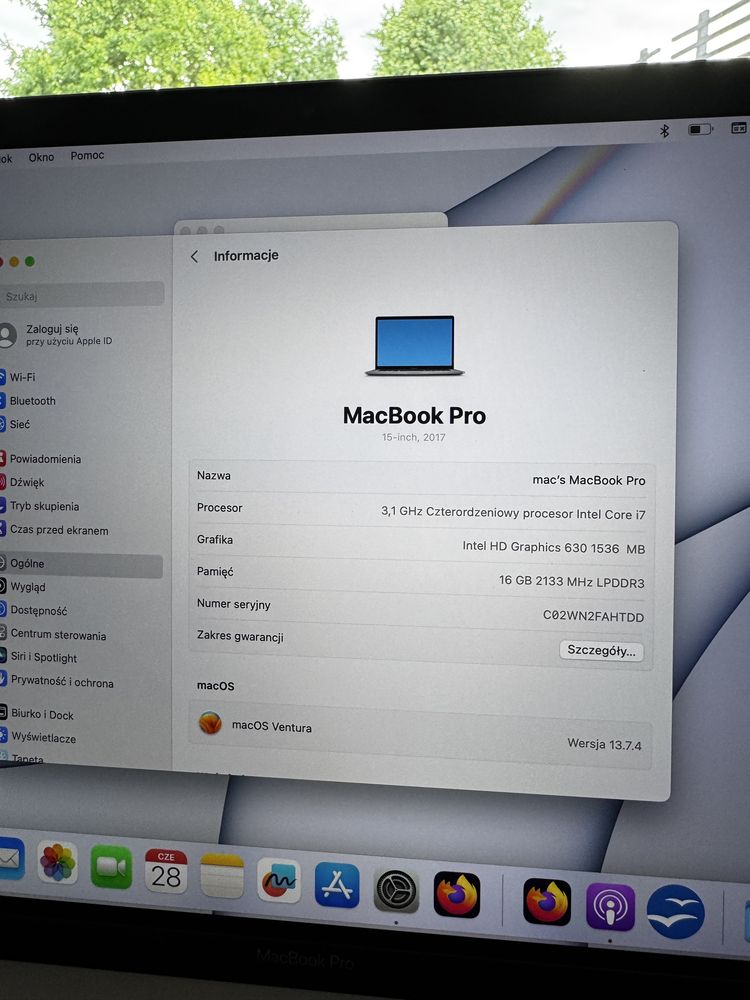 Piękny Macbook Pro 15 cali i7 16GB 1TB SSD Radeon Pro
