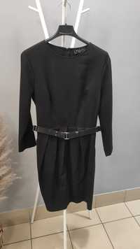 Czarna sukienka z paskiem Mohito