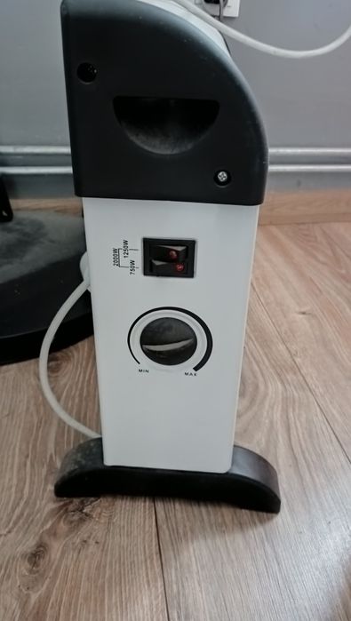 Grzejnik konwektorowy/elektryczny