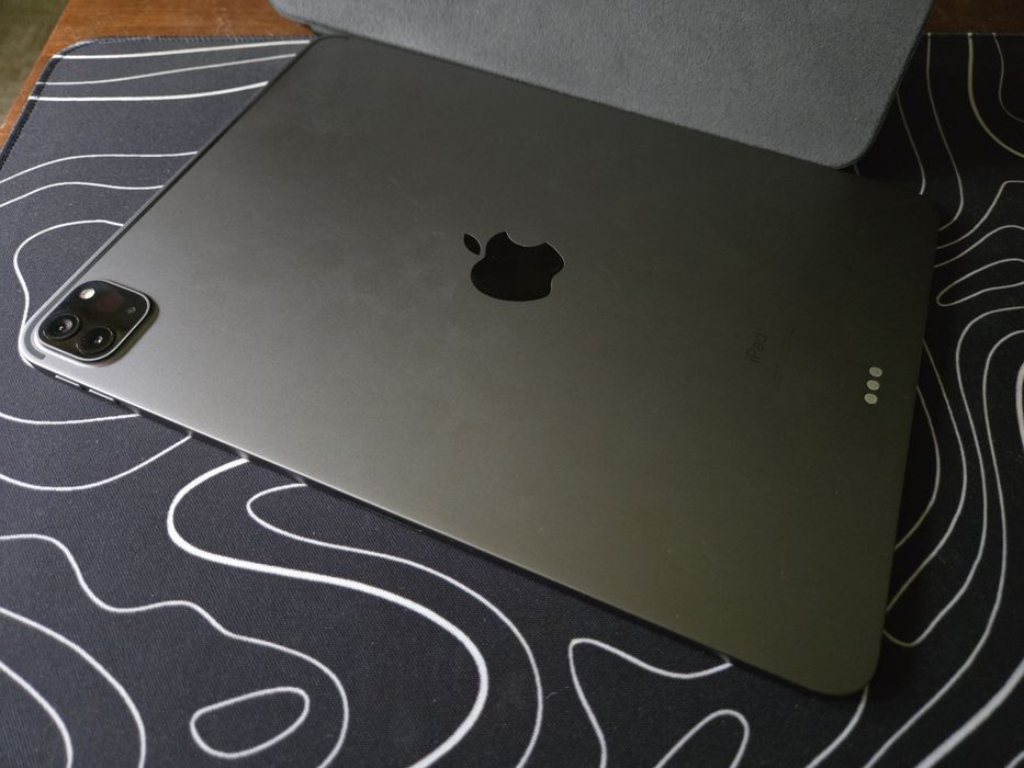 iPad Pro 11 2020 (2nd gen) 256GB, идеал, АКБ 87%, Smart Folio