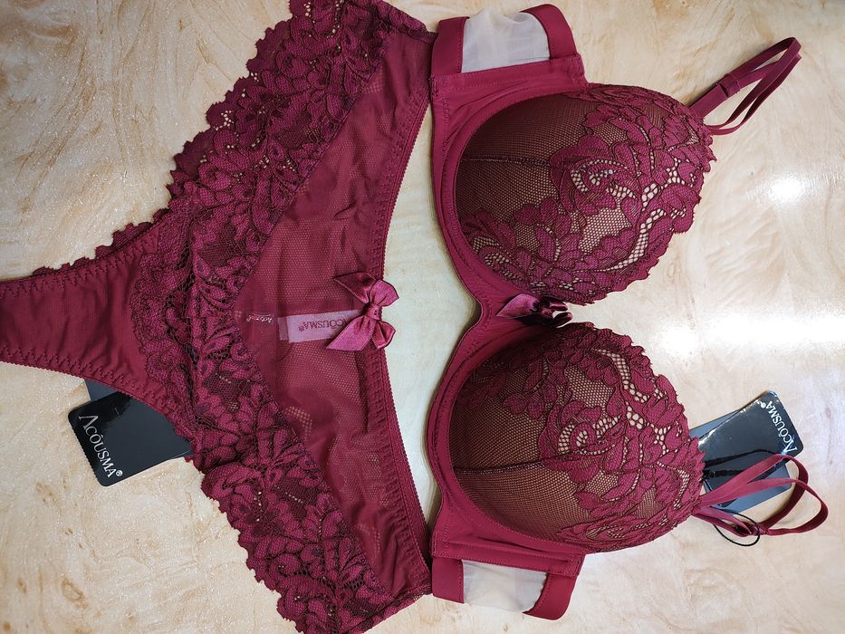 Вишукані комплекти жіночої білизни Acousma