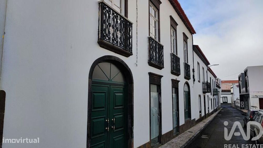 Casa tradicional T3 em Povoação de 283,00 m2