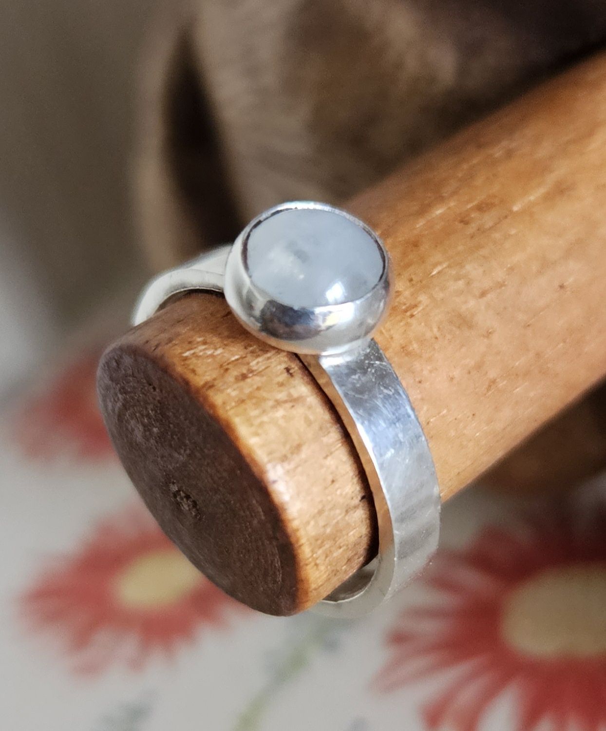 Nowy srebrny pierścionek z kamieniem księżycowym 925