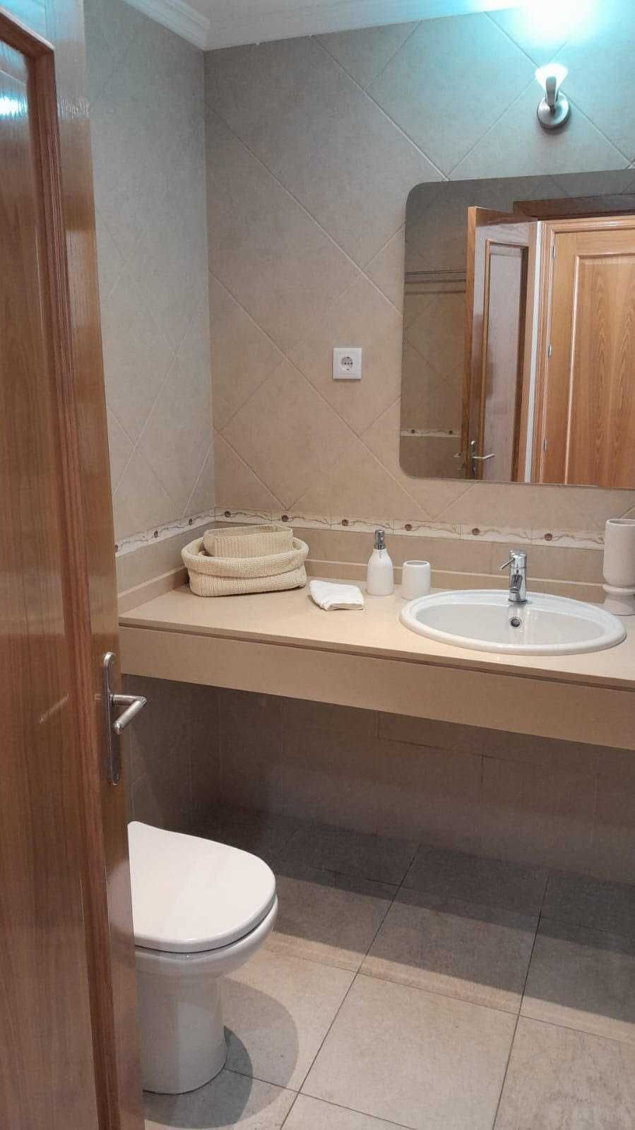 Para Alugar – Apartamento Moderno com Vista para o Golfe