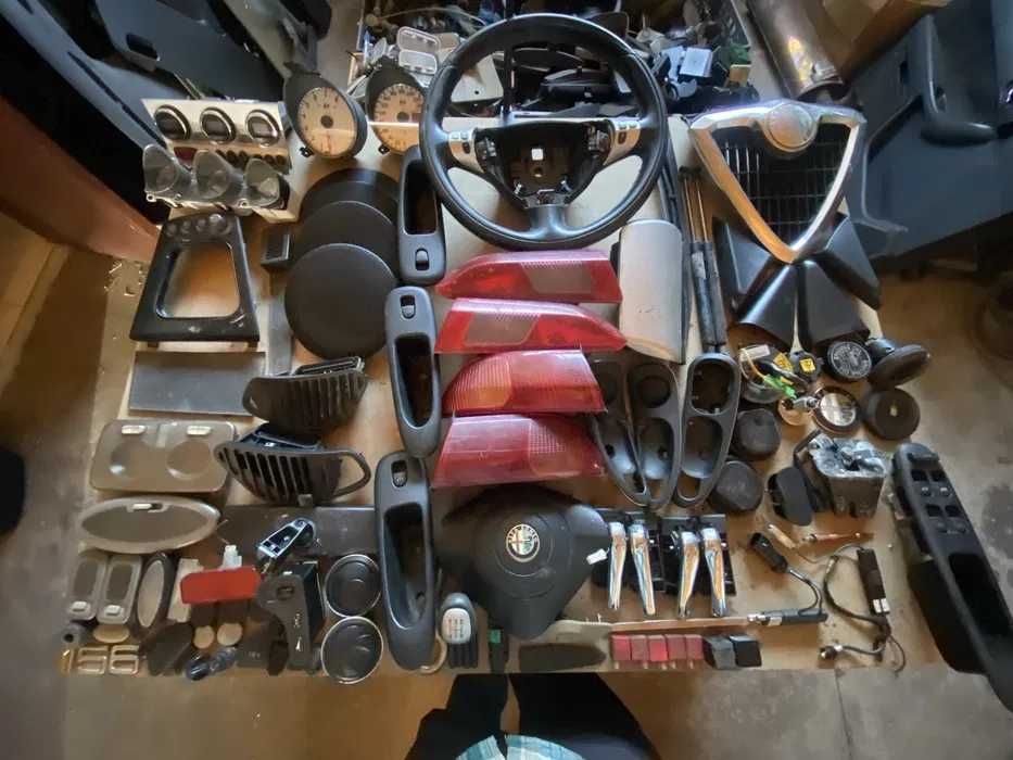 Peças Alfa Romeo 146, 156, faróis, farolins, quadrante, volante|USADO