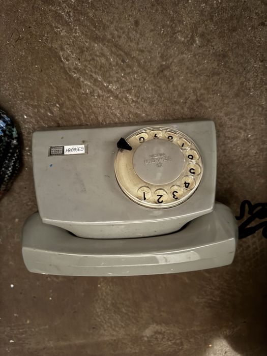 Sprzedam zestaw 5 telefonow prl