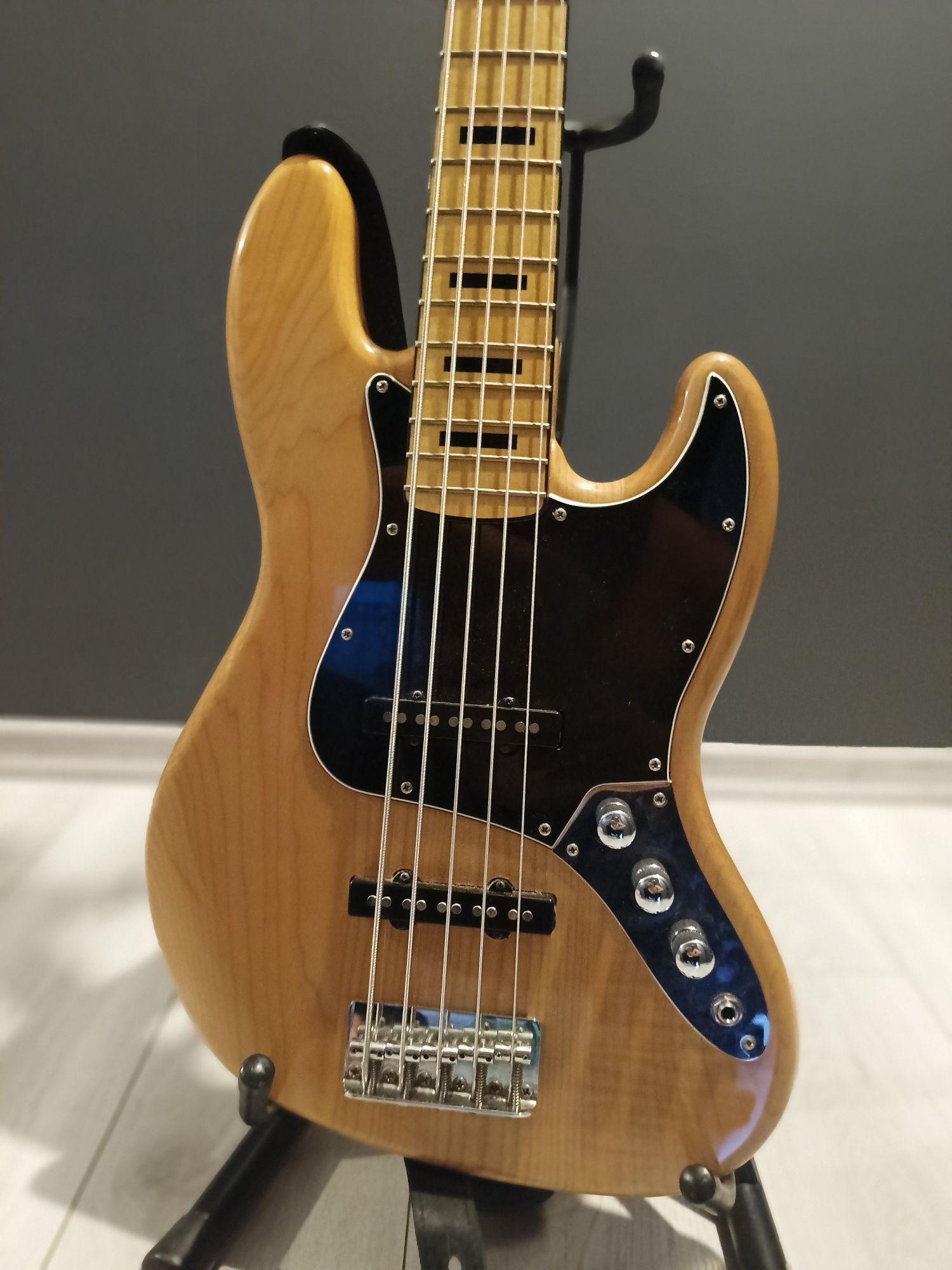 Gitara basowa Squier Jazz bass by Fender  V strings