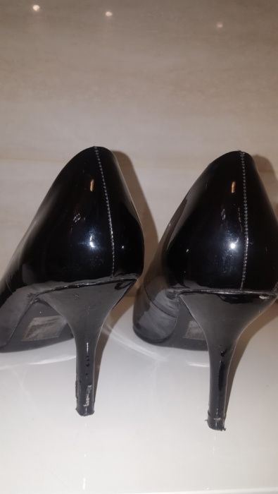 Czarne szpilki lakierowane rozmiar 39 buty na obcasie