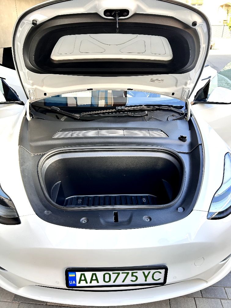 Tesla model Y 2022 рік long Range 82kw Dual  Motor