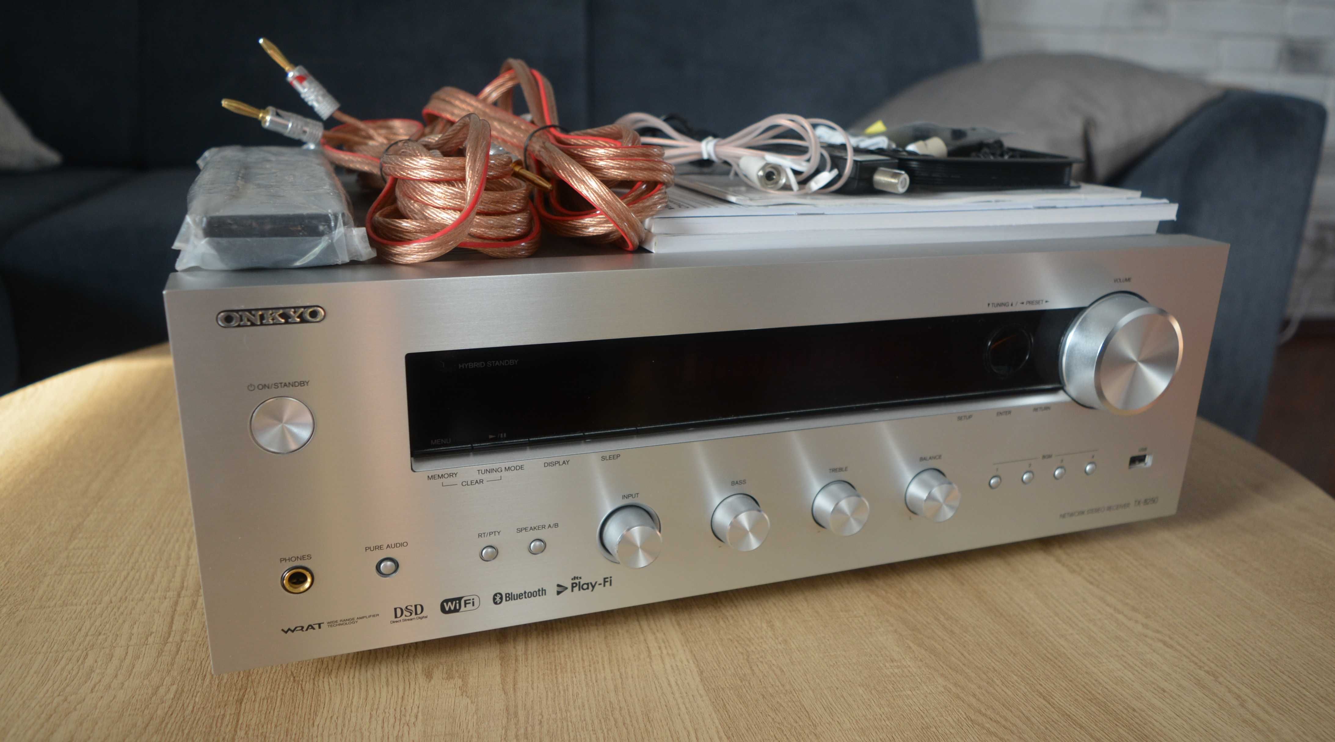 Amplituner ONKYO TX-8250 Chromecast - stan idealny.