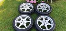 Alufelgi 17 cali 4x100 z oponami letnimi