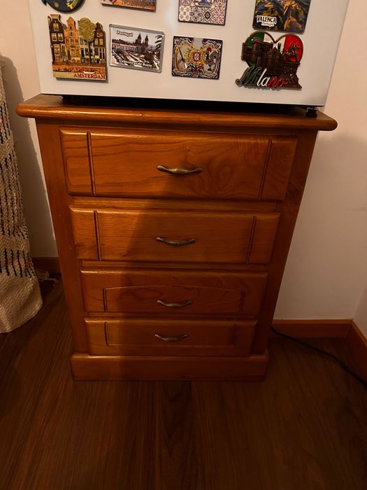 Mesinha de cabeceira madeira