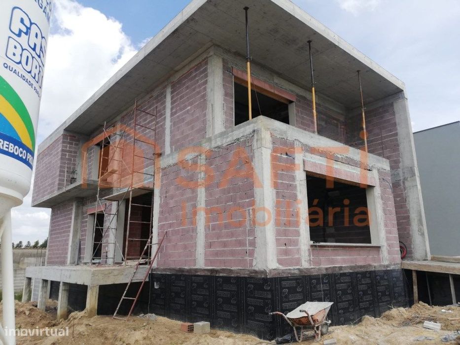 Moradia T4 em construção, Ortigosa