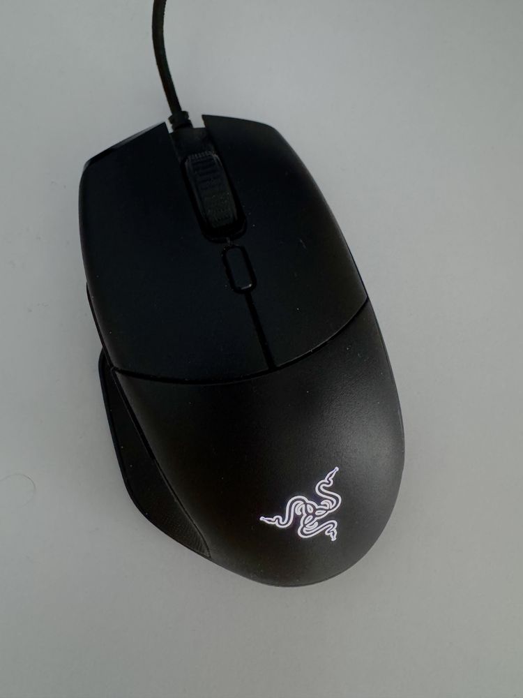 Миша razer basilisk essential