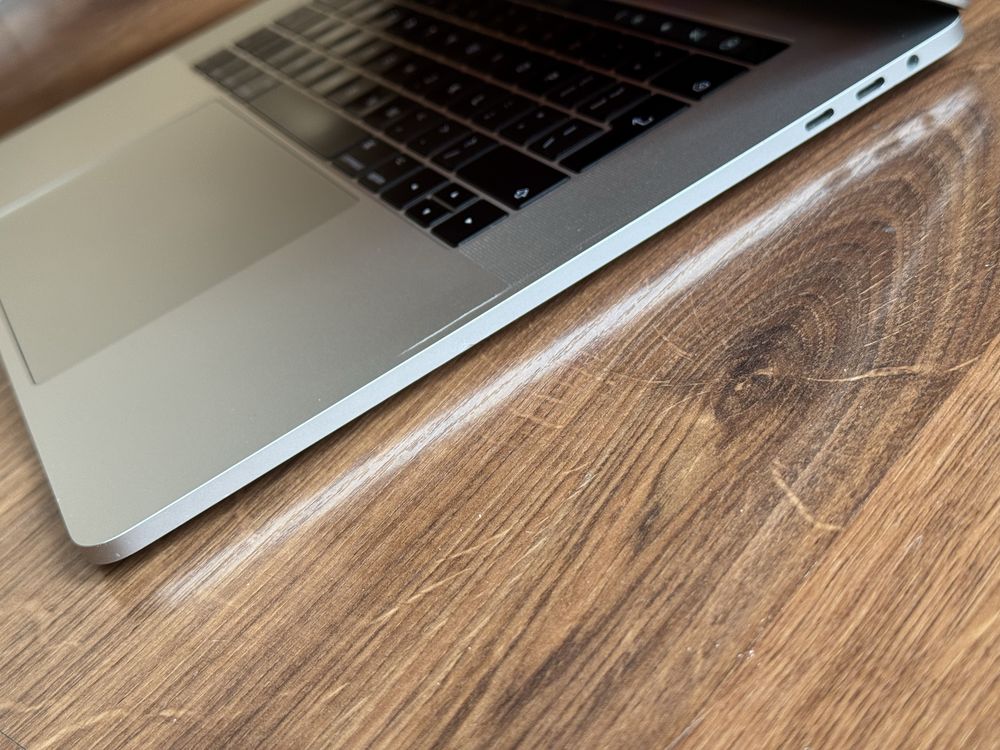 Laptop MacBook Pro 15 i7-7820HQ/16/512 A1707 Silver 2017 Ventura