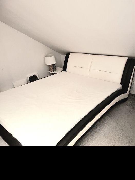 Sprzedam designerskie łóżko ze stelażem i materacem