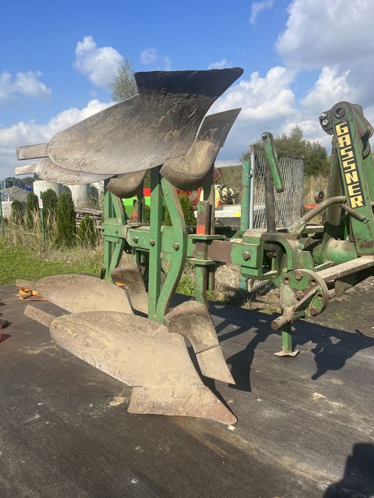 Pług 2 skibowy obrotowy firmy gassner oraz opryskiwacz 600 L