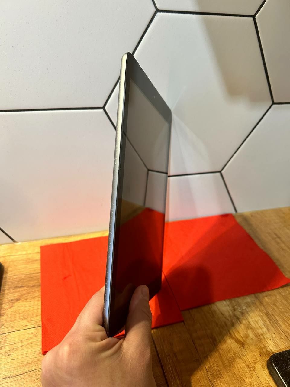 Tablet Apple iPad air - brak uszkodzeń i blokad
