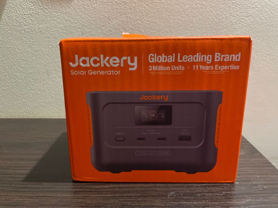 Зарядна станція універсальна jackery explorer 100 plus