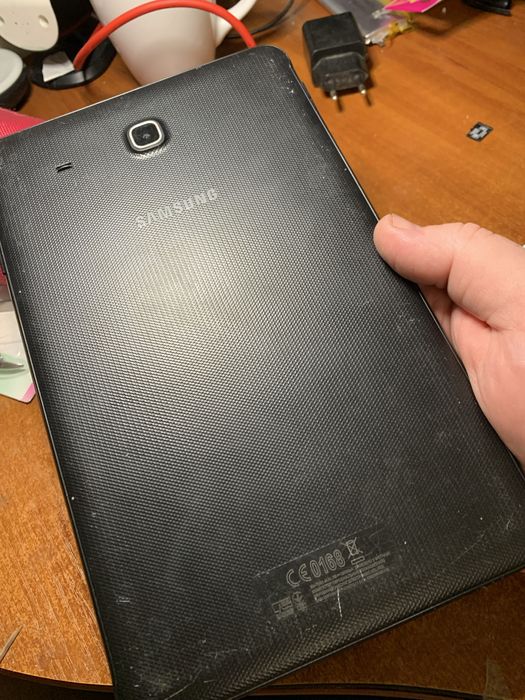 Планшети Samsung T561 на запчастини
