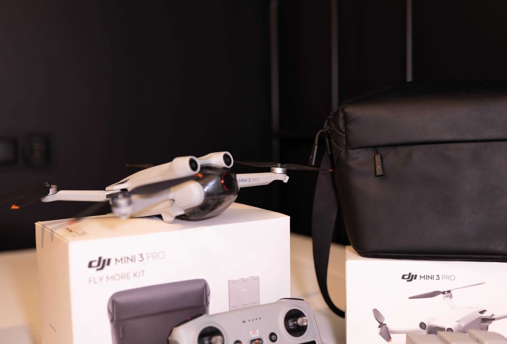 Dron DJI Mini 3 pro FLY MORE COMBO z aparaturą RC.