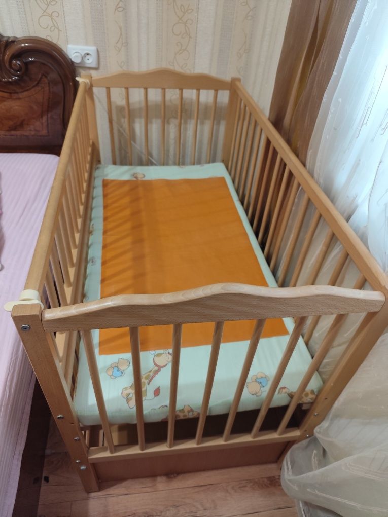 Дитяче ліжко-гойдалка з комодом дерево
