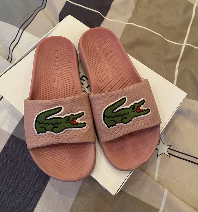 Рожеві слайдери Lacoste 40