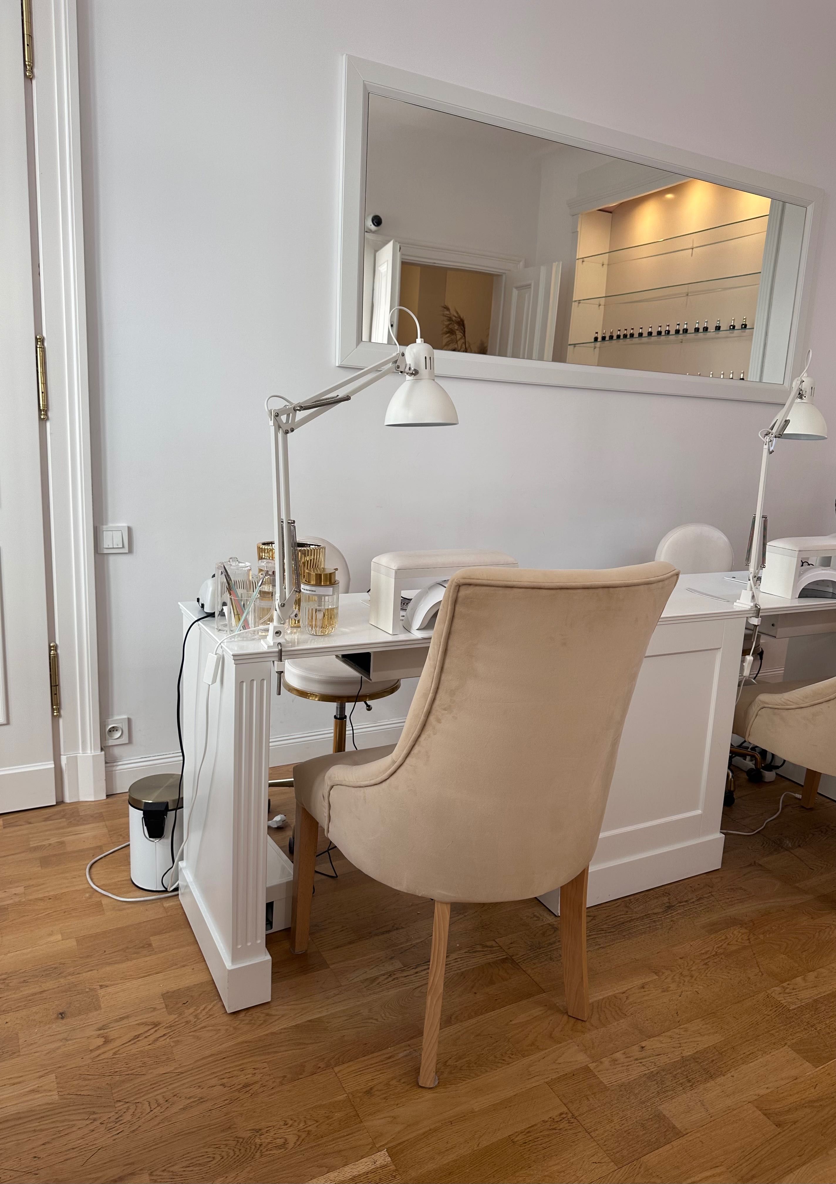 Stanowisko manicure/pedicure do wynajęcia w Centrum