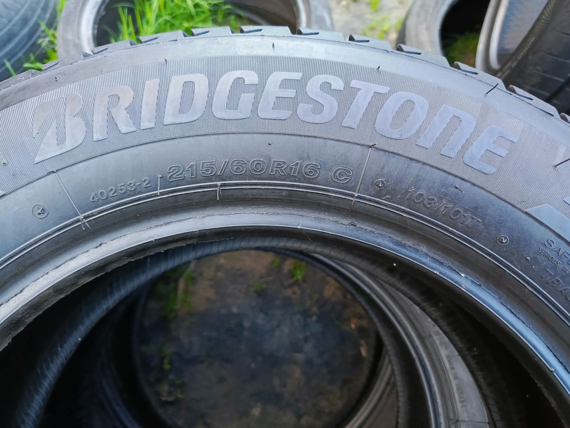 Sprzedam prawie nowe opony Bridgestone 215/60 r16C