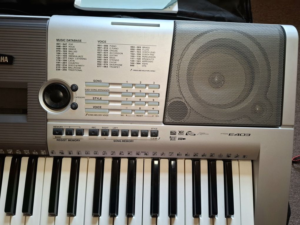Продам синтезатор Yamaha PSR E403