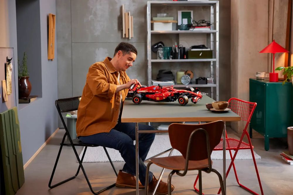 Конструктор Technic F1 Ferrari SF-24