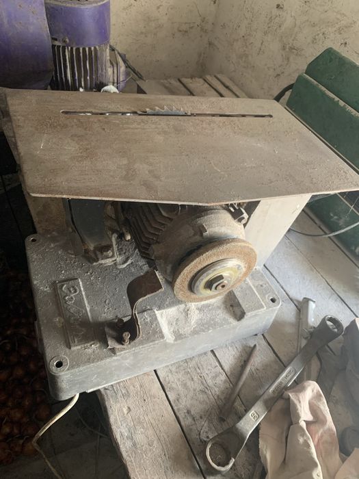 Циркулярка настольная с наждаком и регулируемой станиной