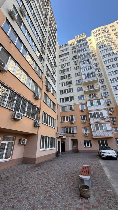 Продам большую 2 комнатную квартиру ЖК Вернисаж (Таирова) 3-228-242