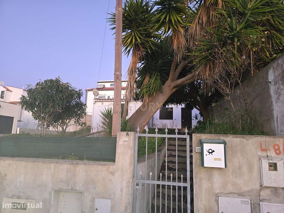 MoradiaT2  com boa luz natural, perto da praia e transportes.