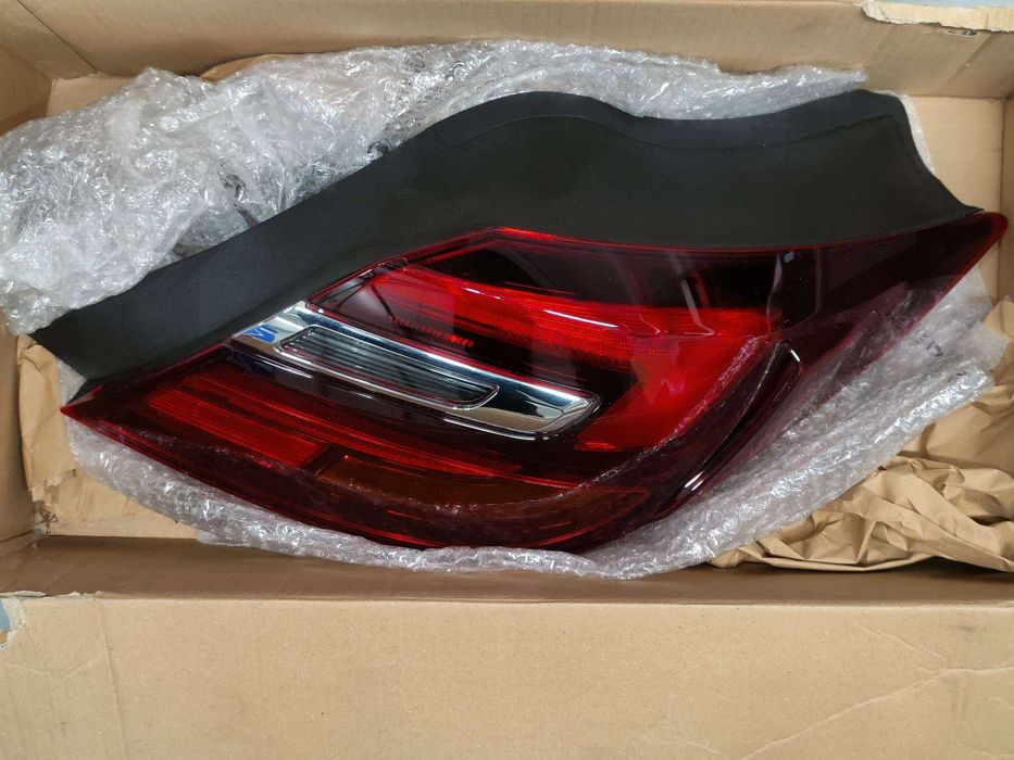 Lampa tylna prawa Opel Insignia A