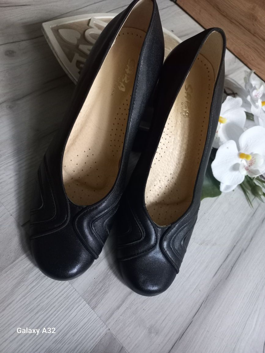 Buty na niskim słupku 37