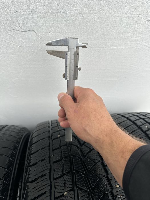 Opony zimowe 235 55 R19 2x8mm/2x6mm