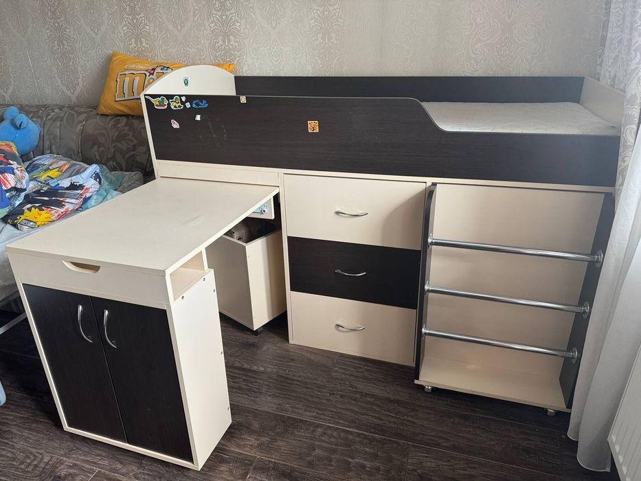 Ліжко - горище з робочою зоною