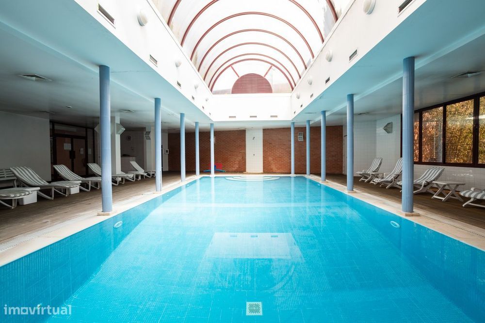 Apartamento T3 em condomínio com piscina, nas Laranjeiras.