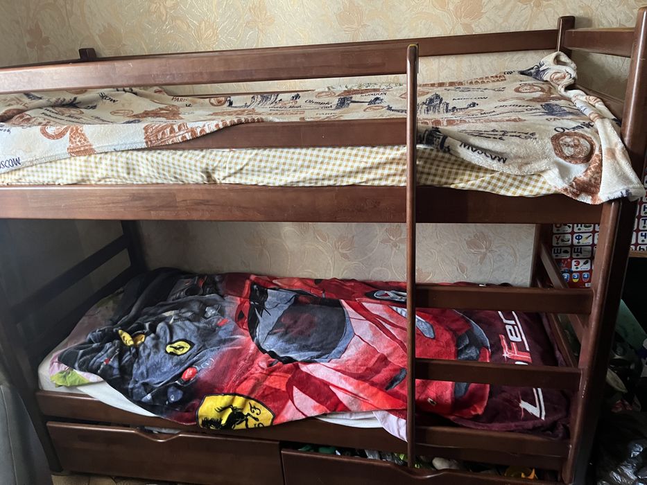 Продам ліжко двохярусне