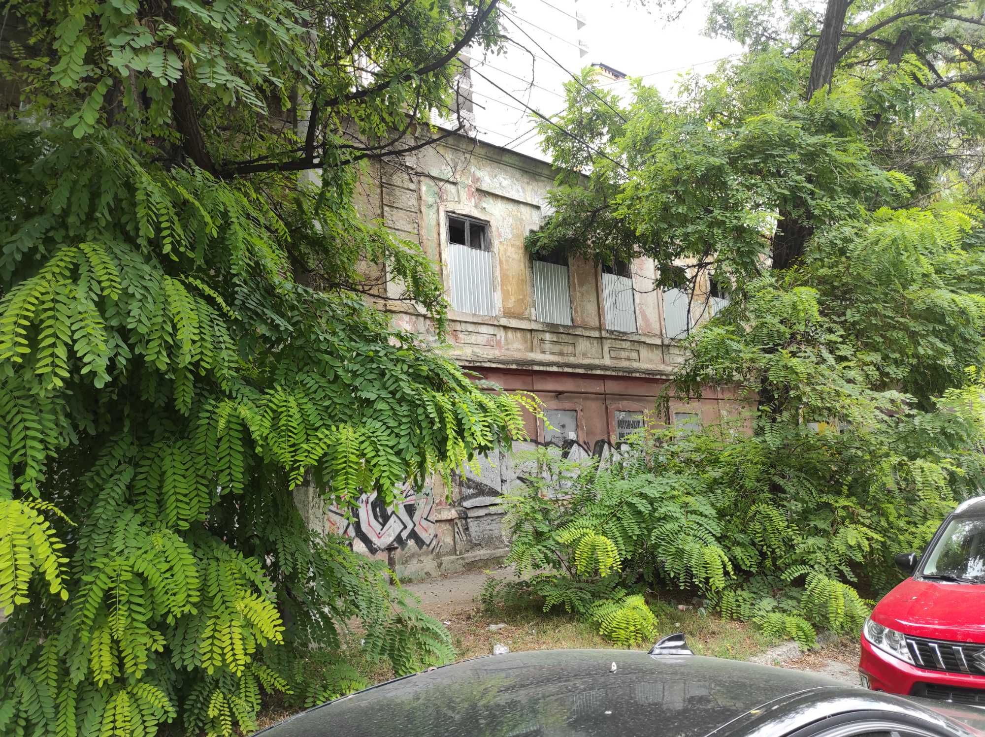 Продам фасадное здание, 620 м2, на Прохоровской. Под реконструкцию.