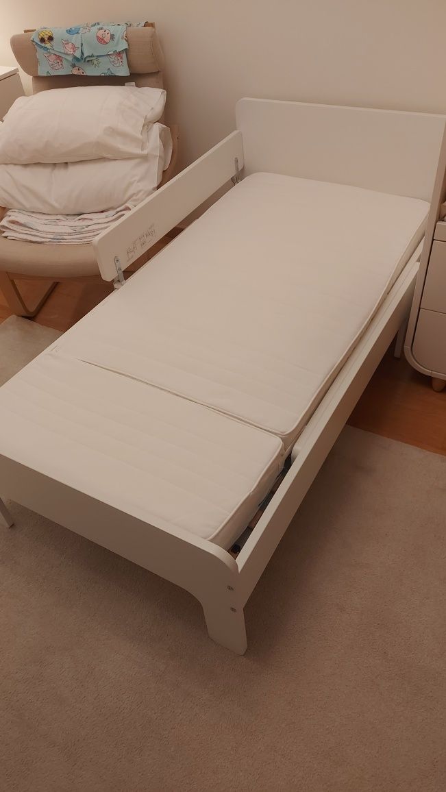 Cama Ikea SLÄKT / NATTAPA + colchão ÖMSINT