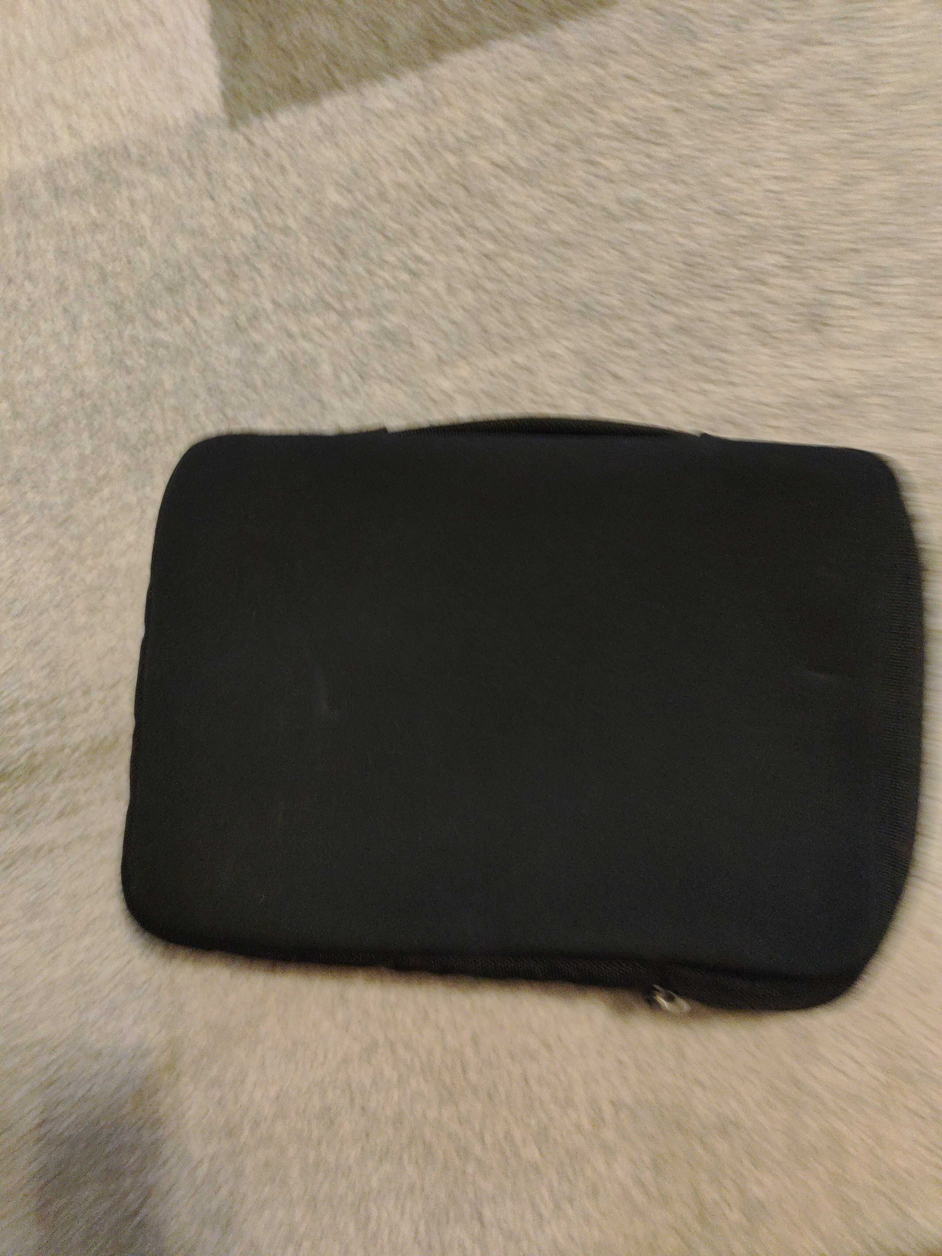 etui laptop, tablet TARGUS wymiary ok. 22x32 cm