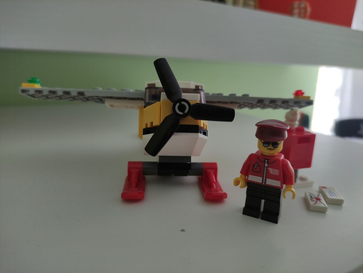 LEGO City Samolot pocztowy 60250 (klocki, pudełko, instrukcja)