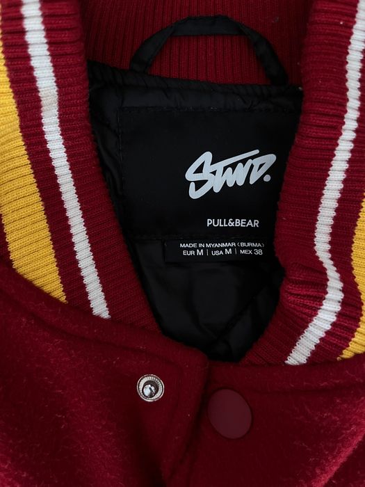 Casaco Pull&Bear (Medium Varsity Jacket - Vermelho e Branco)